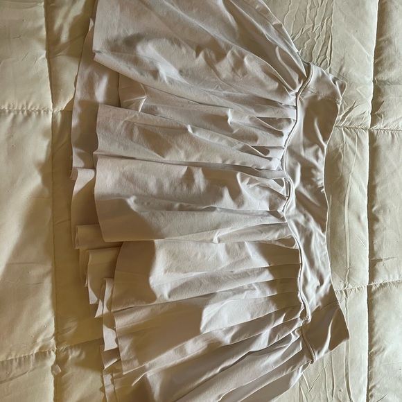 Athleta Dresses & Skirts - Athleta white Bubble Mini Skirt Pleated Casual